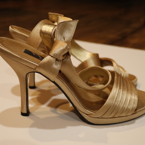 Nina Gold Satin Shoes size 9 - Picture 5 of 5